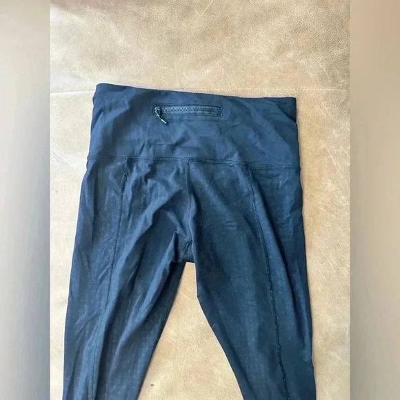 Lululemon Black Print Leggings Scrunched With Zippers Size 6 - Picture 12 of 12